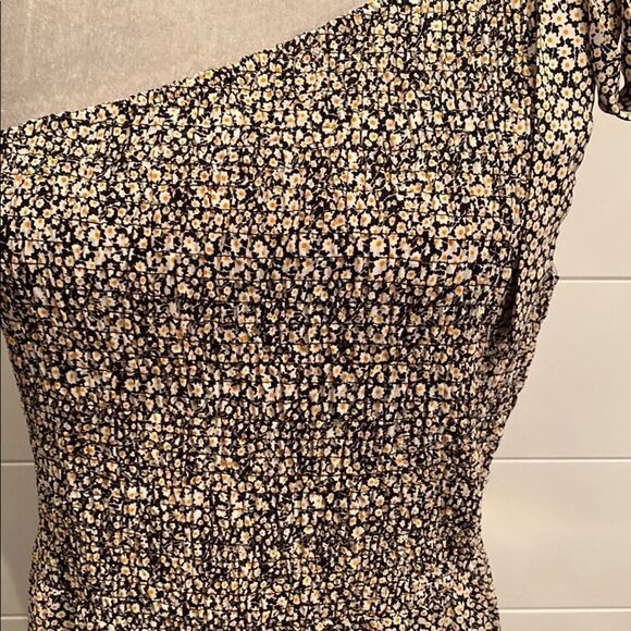 Asymmetrical Elegant One-Shoulder Daisy Floral Dress - Picture 2 of 9